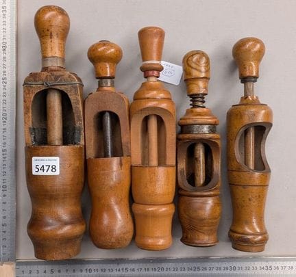 5 bouchonneuses manuelles en bois tourné (bouche b