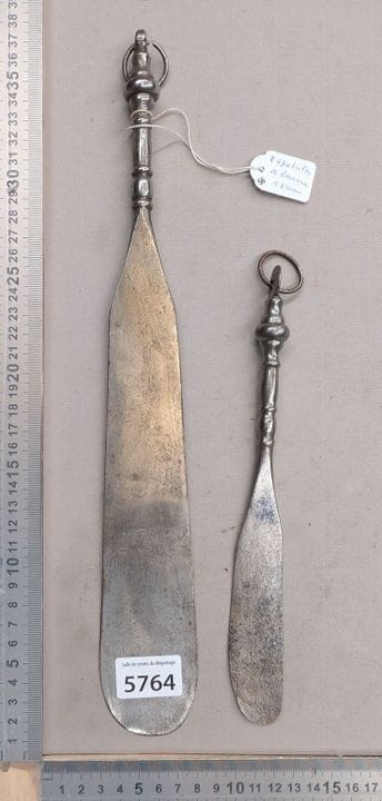 2 spatules à beurre - Dimensions et état voir phot