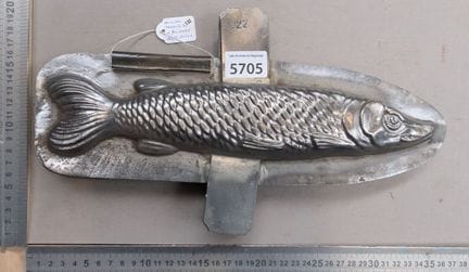 Eine alte Fischform aus Metall – Maße und Zustand 