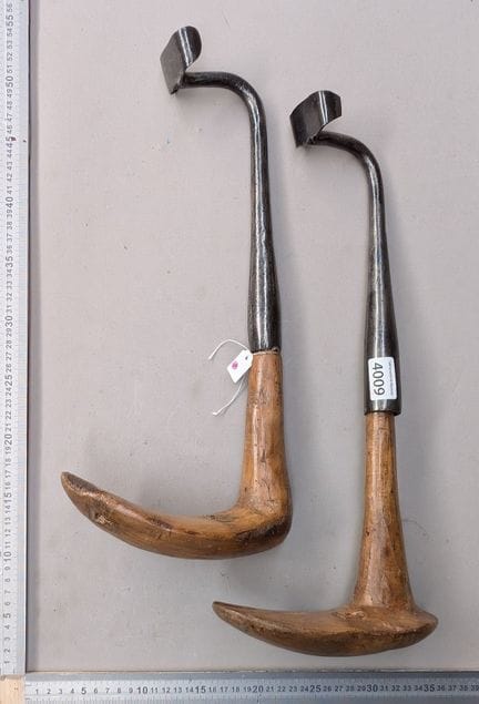 2 outils de sabotier - Dimensions et état voir pho