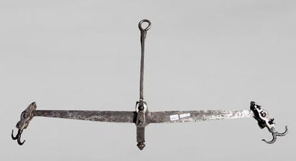 1 ancienne balance XVIIème en fer forgé - Dimensio