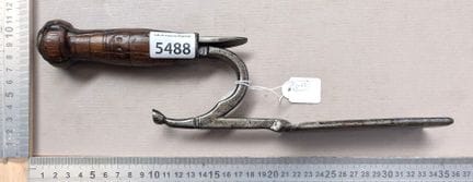 Ancien boutoir de maréchal-ferrant , très beau déc