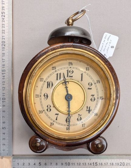 Ancien réveil en bois dans son état - Dimensions e