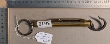 Ancien peson en laiton 25 kg - Dimensions et état 