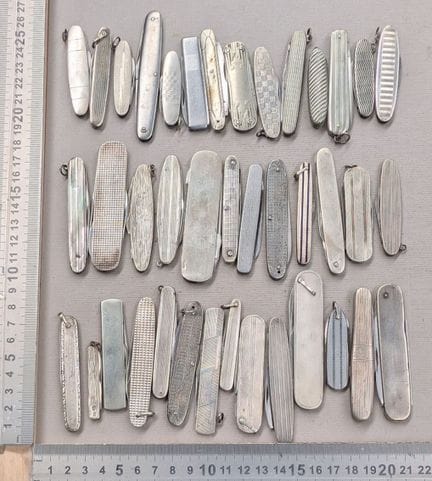 Lot de 40 canifs anciens plaquette guillochée  - D