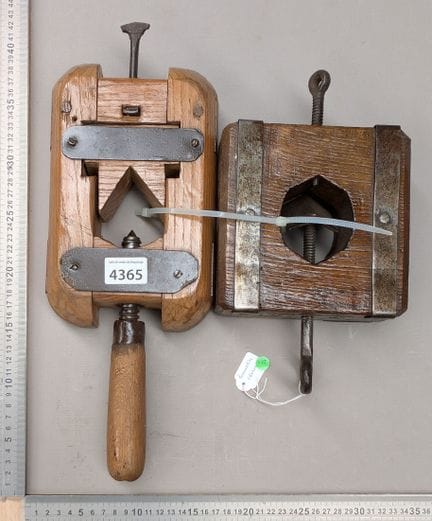 2 outils pour maintenir le tournage de bois carrés