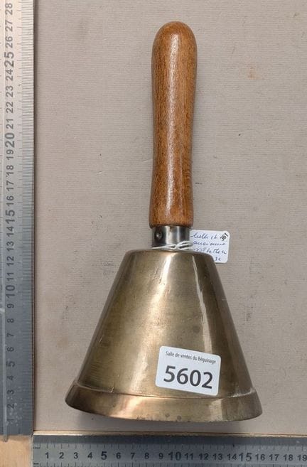 Ancienne clochette en bronze - Dimensions et état 