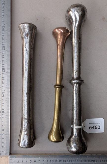 3 pilons en métal - Dimensions et état voir photos
