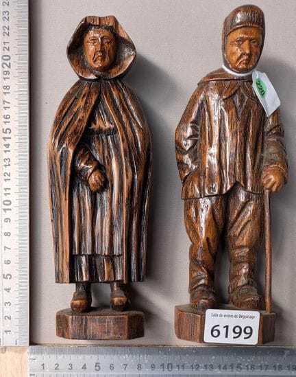 1 personnages en bois sculpté - Dimensions et état