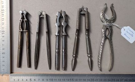 5 casses noisettes anciens - Dimensions et état vo