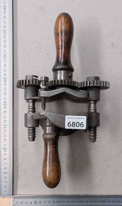 1 ancien rabot pour la fabrication des manches - D