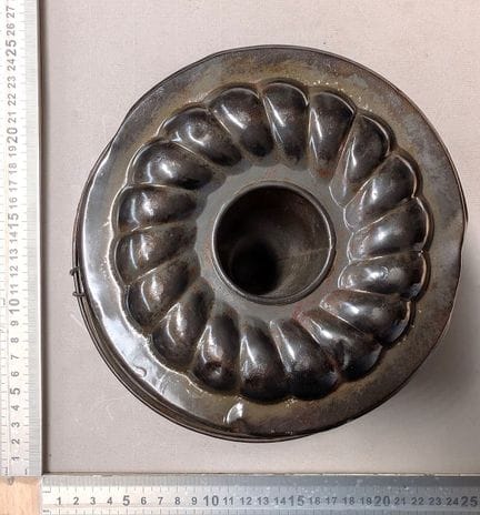 Ancien moule à gâteau en tôle - Dimensions et état