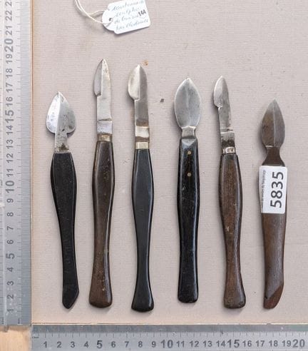 6 Couteaux de sculpteur de bois, manche en ébène -