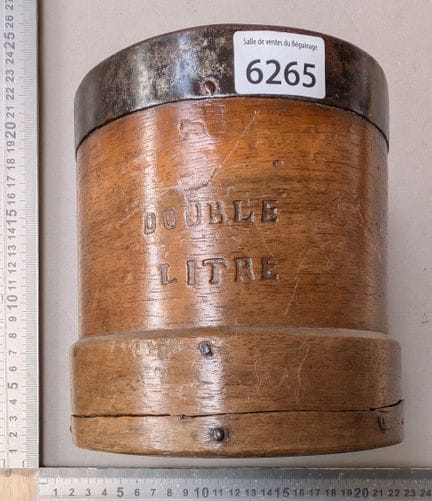 1 ancien double litre en bois et fer forgé - Dimen