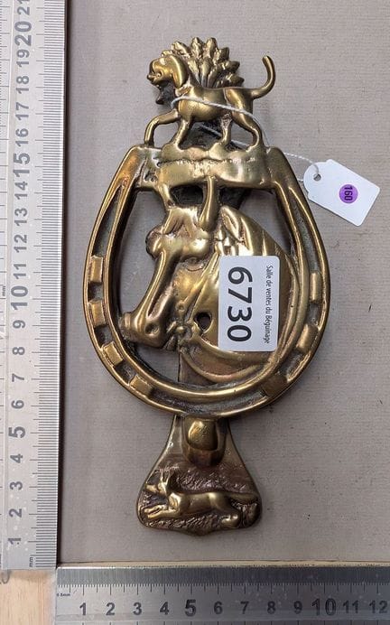 1 ancienne pince en bronze beau décor - Dimensions
