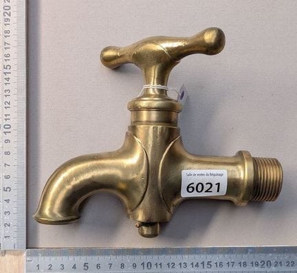 1 robinet ancien en laiton massif 1900 - Dimension