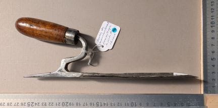 1 boutoir de maréchal ferrant pour nettoyer le pie