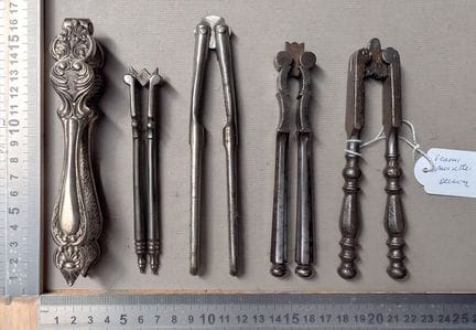 5 casses noisettes anciens - Dimensions et état vo