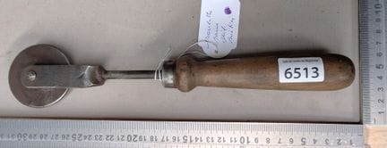 1 roulette ancienne acier pour différents métiers 