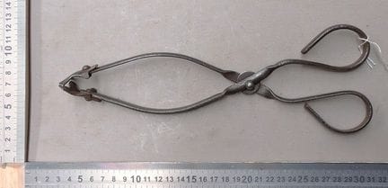 1 pince à feu en fer forgé 18ème - Dimensions et é