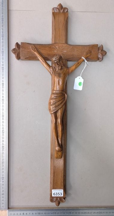 Christ en croix sculpté 61cmx29cm - Dimensions et 