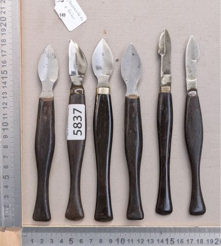 6 Couteaux de sculpteur de bois, manche en ébène -