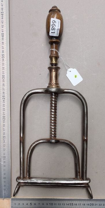 1 forged donkey stirrup for the veterinarian (hors