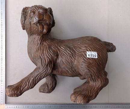 Très beau chien en bois sculpté - Dimensions et ét