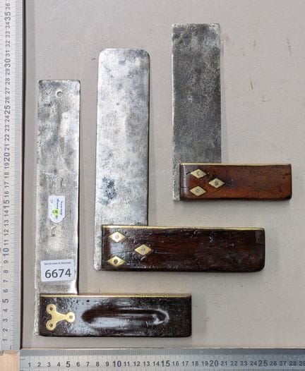 3 anciennes équerre bois laiton - Dimensions et ét