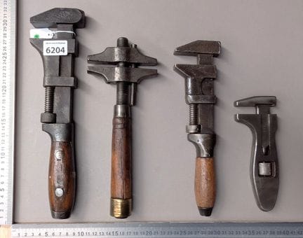4 clés à molettes anciennes - Dimensions et état v