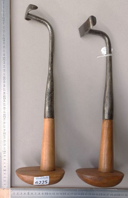 2 outils de sabotier bois et fer forgé - Dimension