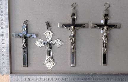 4 croix de religieux anciennes - Dimensions et éta