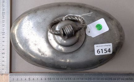 Ancienne bouillotte en acier - Dimensions et état 