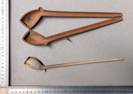 Ancienne pipe en terre cuite dans son étui - Dimen