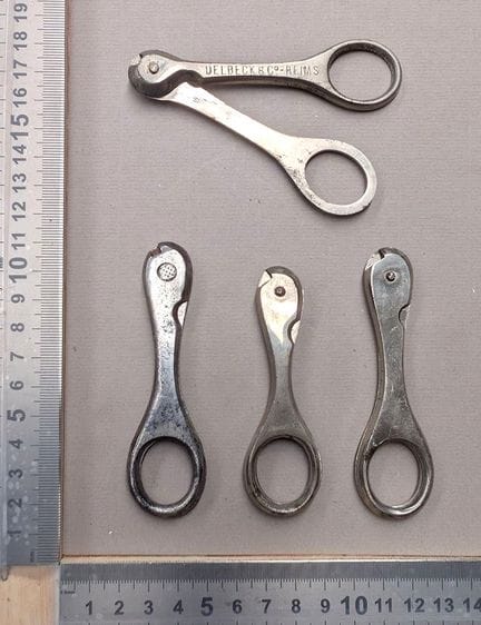 4 anciens coupe muselets - Dimensions et état voir
