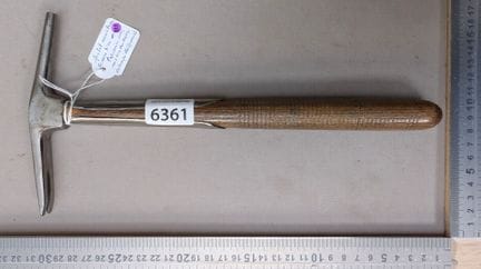1 petit marteau de métier tapissier et métier du c