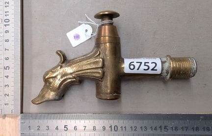 1 magnifique robinet en bronze - Dimensions et éta