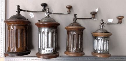 4 anciens moulins à café - Dimensions et état voir
