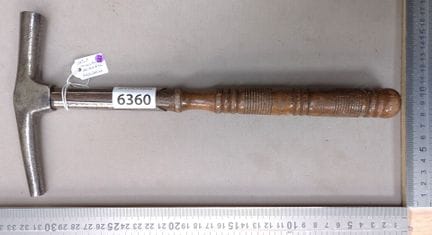 1 petit marteau de métier tapissier et métier du c