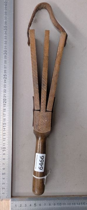 Vecchio paio di pantofole da convento - Per le dim