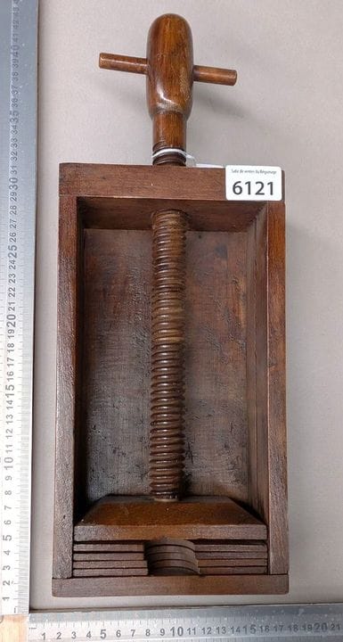 Ancienne presse à jeu de carte - Dimensions et éta