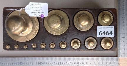 Ensemble de 14 poids en bronze dans leur coffret -