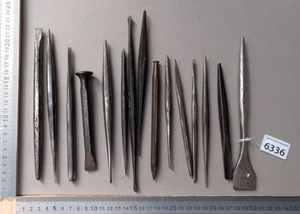 15 anciens ciselets de sculpteur - Dimensions et é
