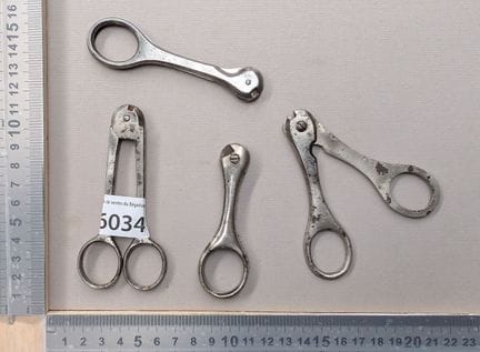 4 anciens coupe muselets - Dimensions et état voir