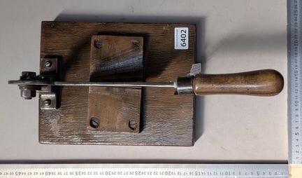 1 coupe chocolat en bois et acier XIXème - Dimensi