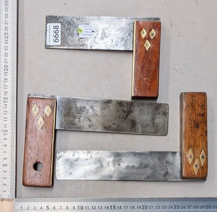3 anciennes équerre bois laiton - Dimensions et ét