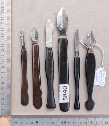 6 Couteaux de sculpteur de bois, manche en ébène -