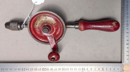 1 ancienne petite chignole vilebrequin - Dimension
