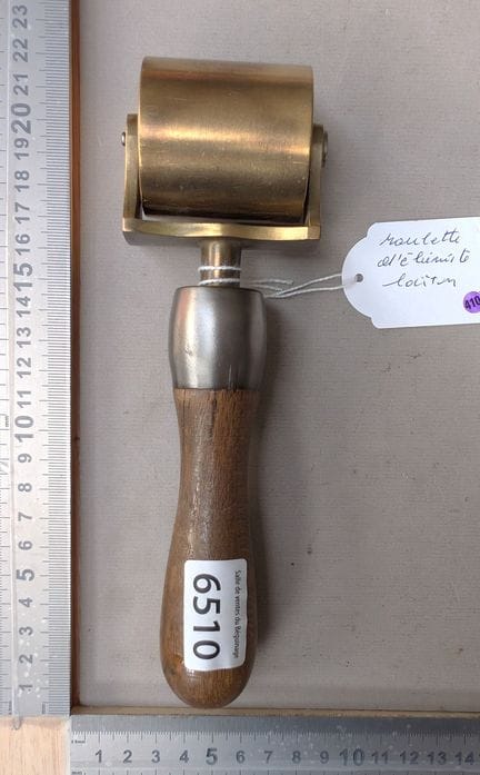 1 roulette d'ébéniste en laiton manche en bois - D