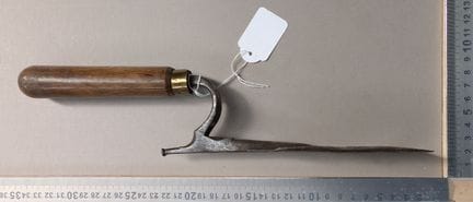 1 boutoir de maréchal ferrant pour nettoyer le pie